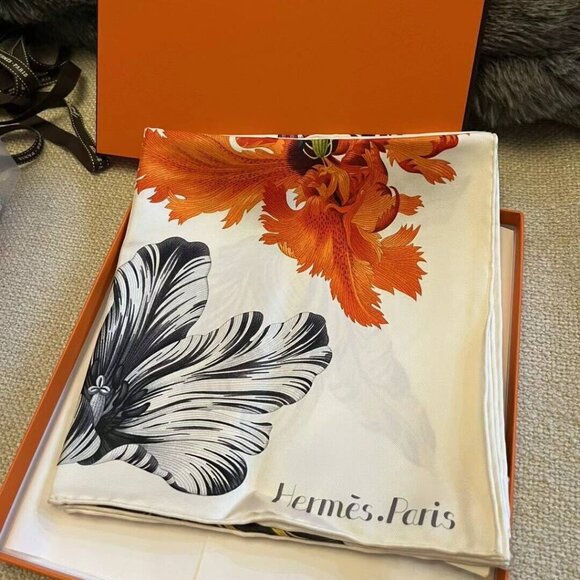NWT New Box HERMES Tulipomanie Scarf 90cm Blanc/ Corail 100% Silk Carre Unused - Picture 2 of 6